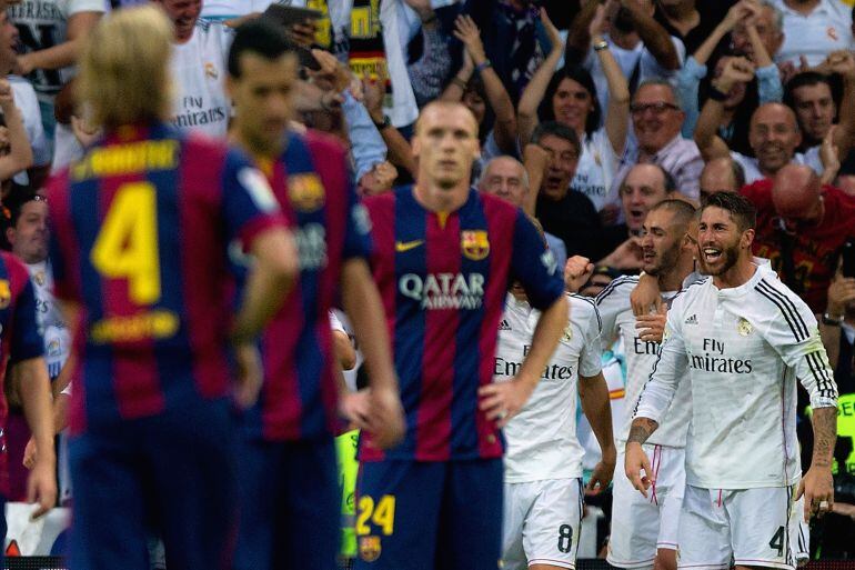 Los jugadores del Real Madrid celebran un gol en el Clásico del Bernabéu