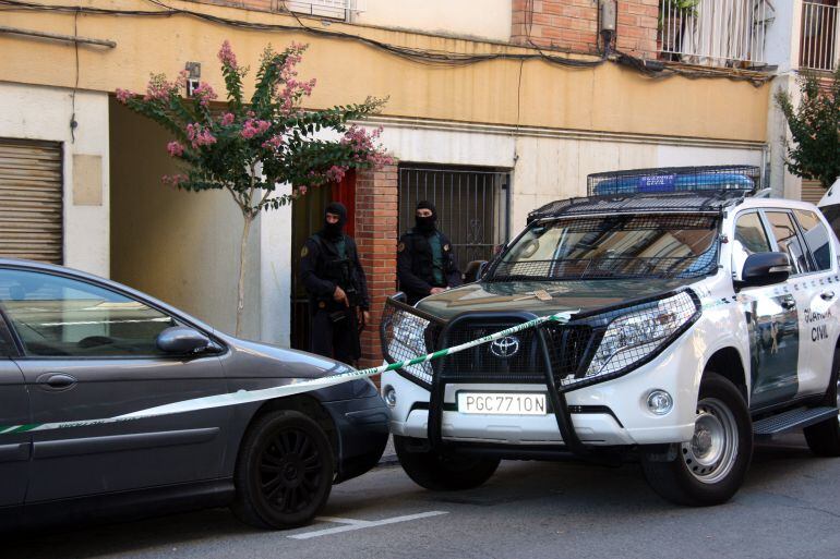 La Guàrdia Civil registra dos domicilis als carrers Germana Assumpta i Segimon Folgaroles