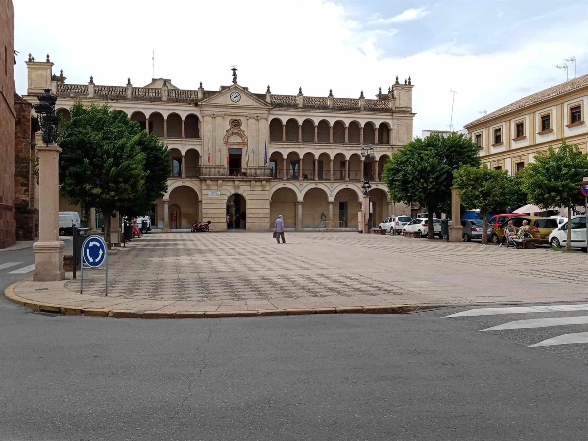 Ayuntamiento de Andújar y plaza de España.