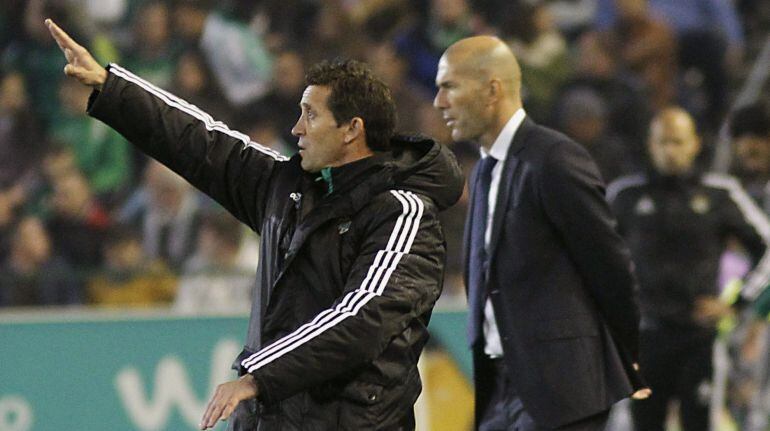 Merino y Zidane, durante el Betis-Real Madrid de Liga