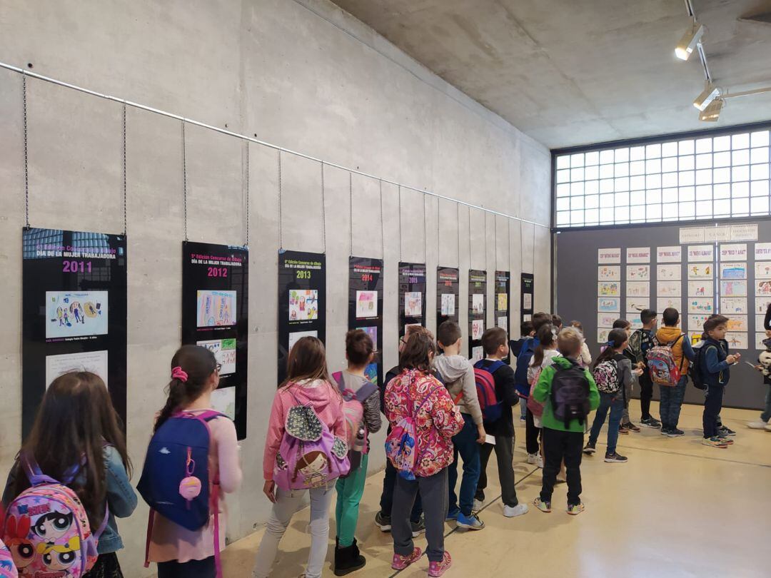 El Museo del Calzado de Elda acoge la exposición &quot;Mamá Trabajadora&quot;