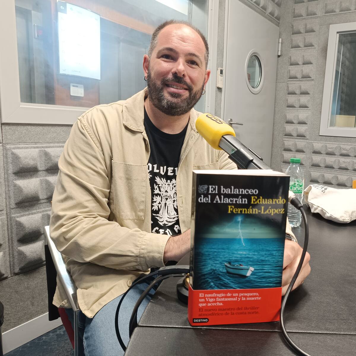 Eduardo Fernán-López: "Esta novela es un homenaje a las familias del Villa de Pitanxo y a las gentes del mar"