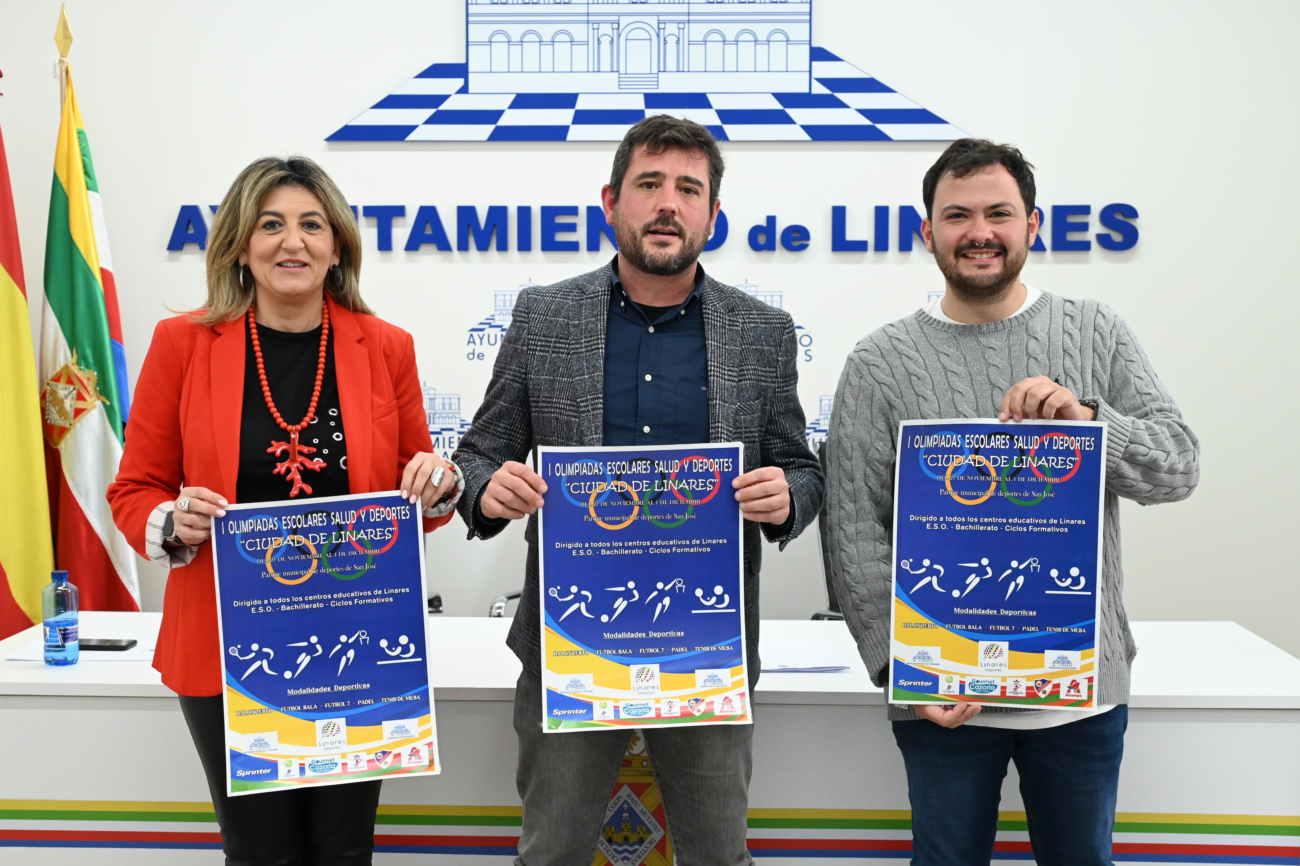 Rosario Jódar, Antonio Luis Hervás y Martín de la Torre presentan las I Olimpiadas escolares de Linares.