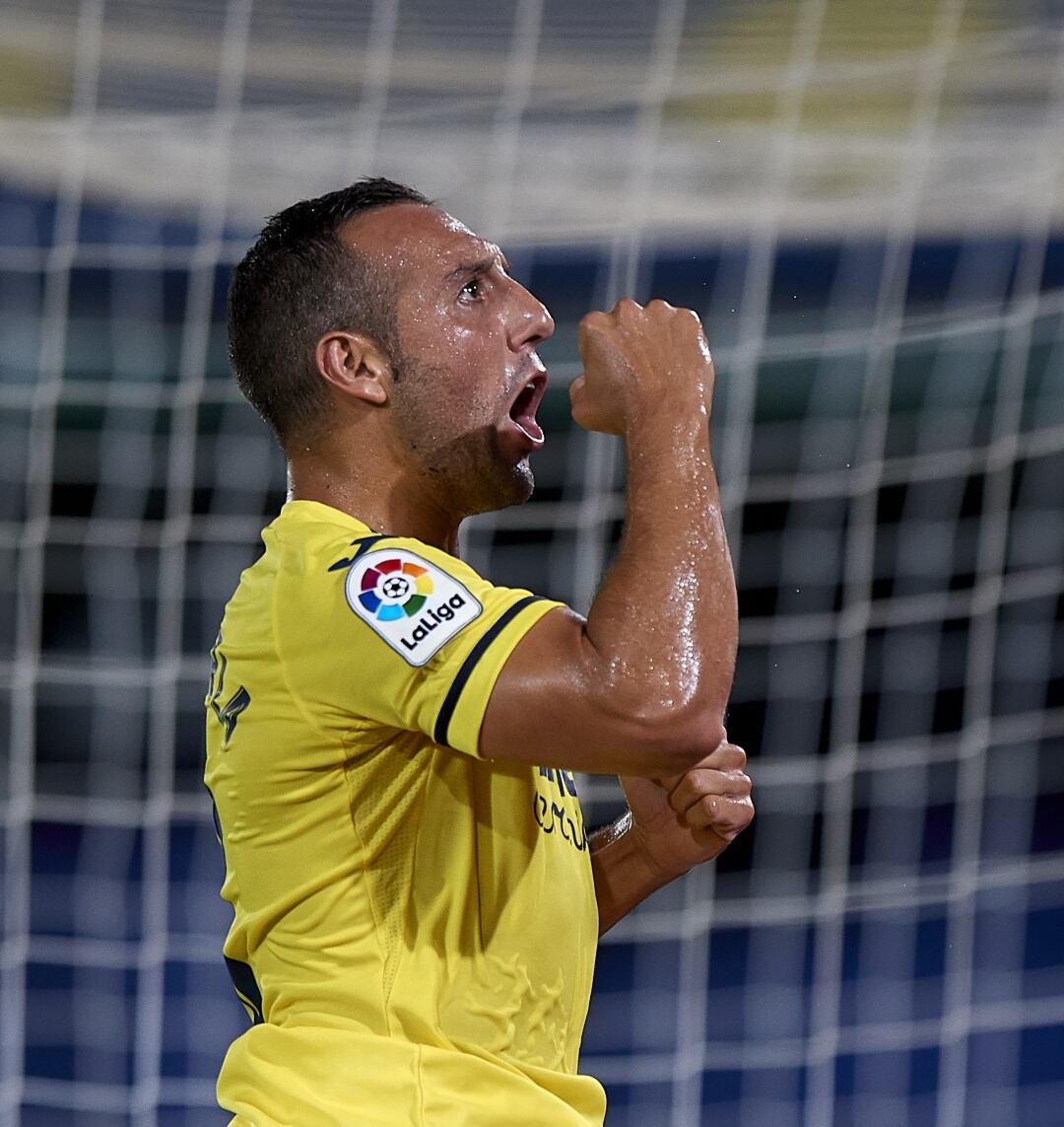 Santi Cazorla celebrando su gol ante el Granada