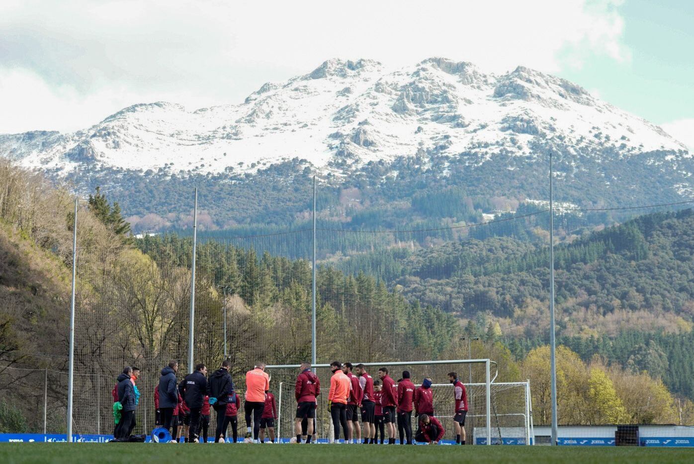 La SD Eibar durante un entrenamiento en Atxabalpe