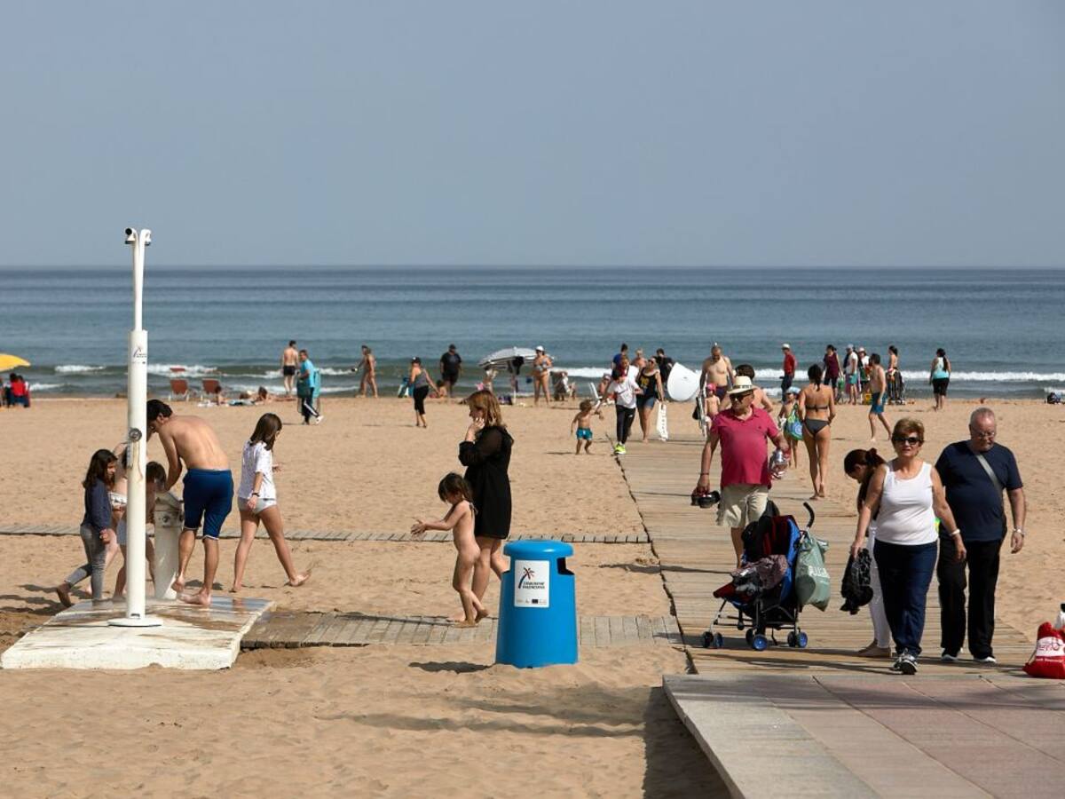 La playa de Gandia abre temporada este fin de semana a pesar del coronavirus