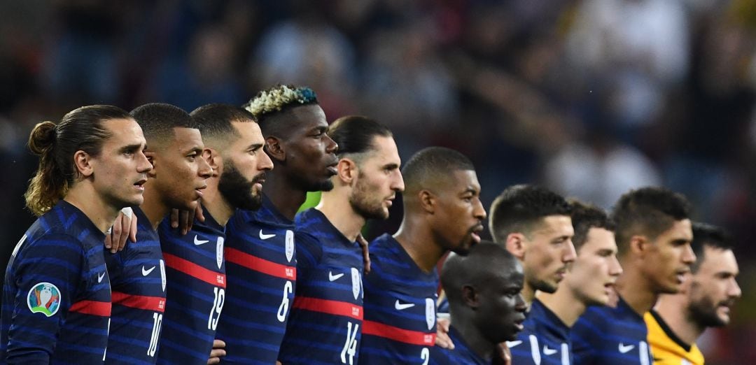 Los jugadores franceses, antes del partido ante Suiza. 