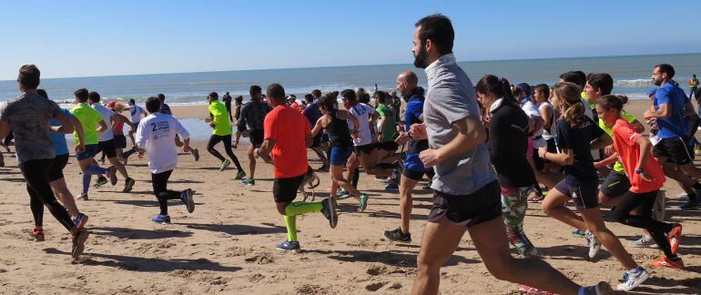 Imagen de la salida de la carrera solidaria de la asociación Yo me uno al Retto