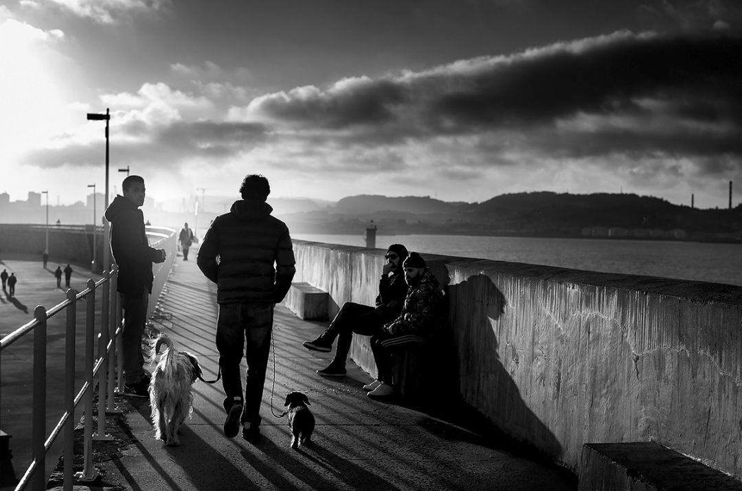 Fotografía de Mónica Riveiro del rompeolas de Gijón 