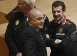 GRAF9580. .BARCELONA, 09/04/2018.- El magistrado del Tribunal Supremo Pablo Llarena (c), que ha procesado a la cúpula del proceso unilateral hacia la independencia, ha departido hoy varios minutos con el jefe de los Mossos d&#039;Esquadra, Ferran López (d), al coincidir en Barcelona en el acto de entrega de despachos judiciales, presidido por el rey.EFE/ Andreu Dalmau.