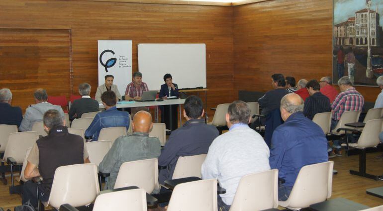 Reunión del GAC en el Pabellón de Actividades Náuticas.