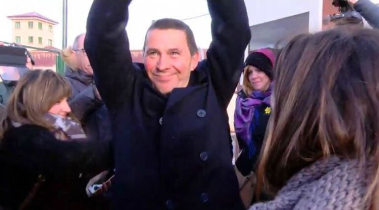 Arnaldo Otegi sale de la prisión de Logroño tras seis años y medio encarcelado por tratar de reconstruir la extinta Batasuna.