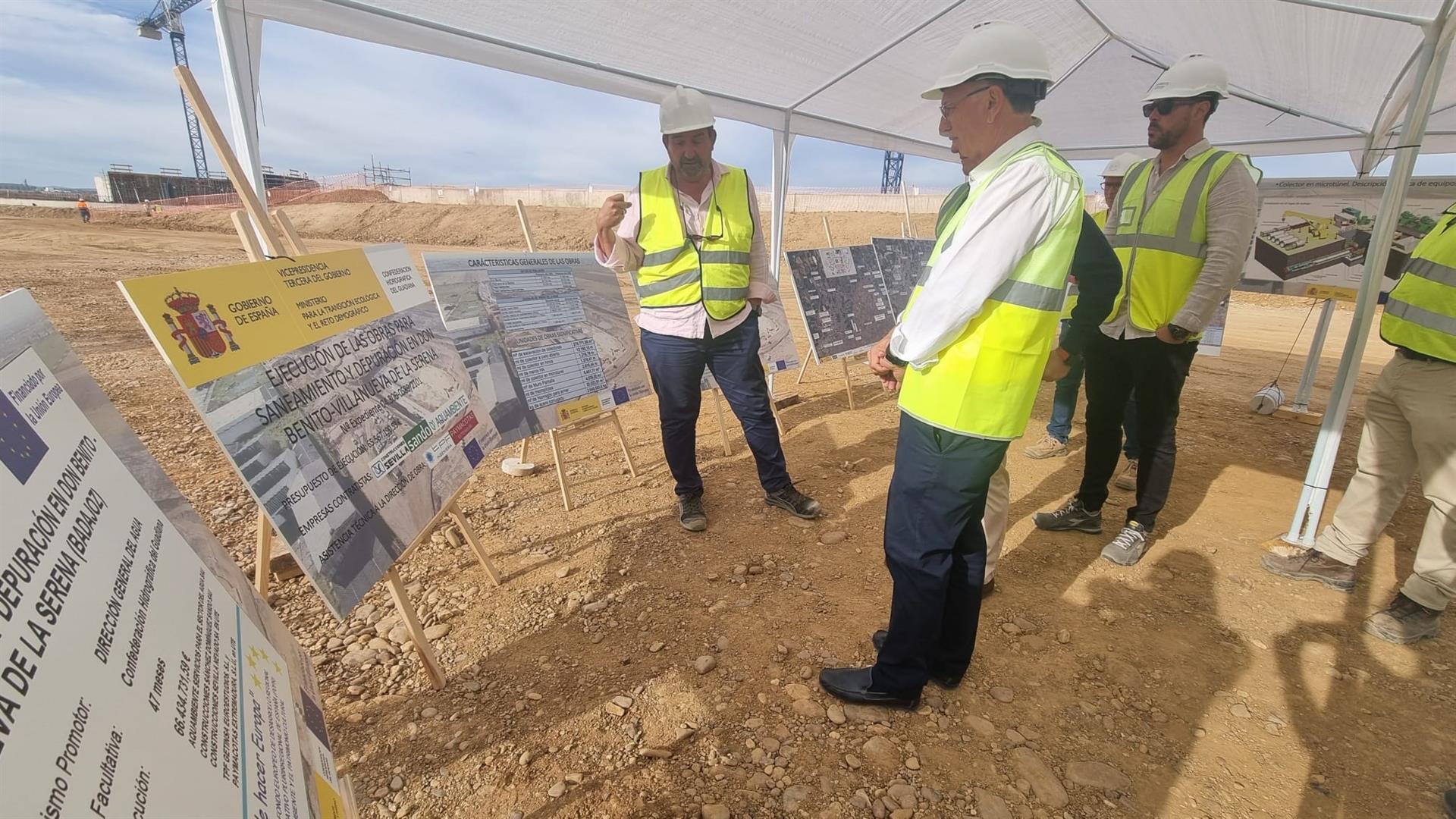 El delegado del Gobierno en Extremadura, José Luis Quintana, visita las obras de la nueva EDAR de Don Benito-Villanueva