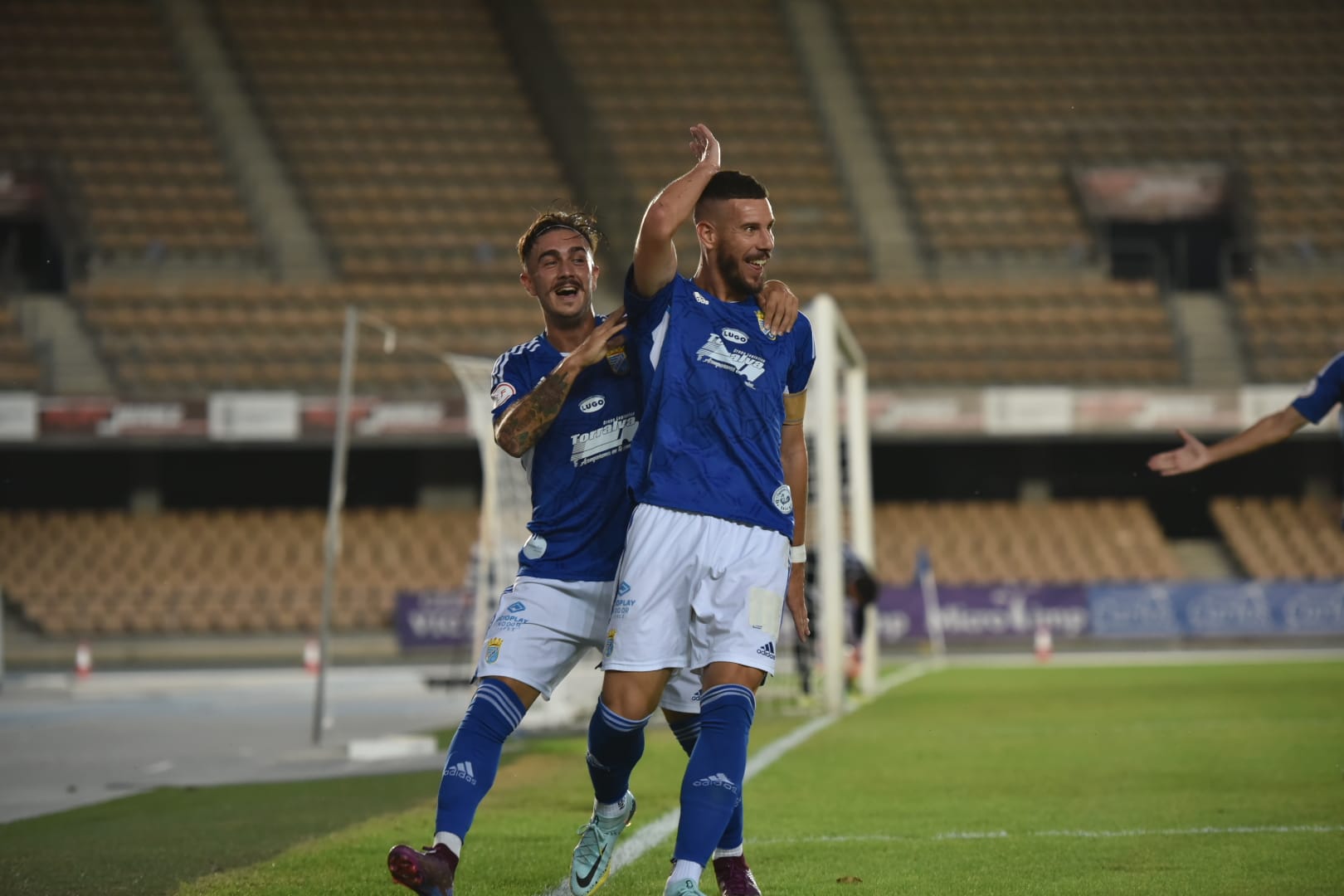 Álvaro Rey y Joseliyo celebrando uno de los goles del Xerez CD