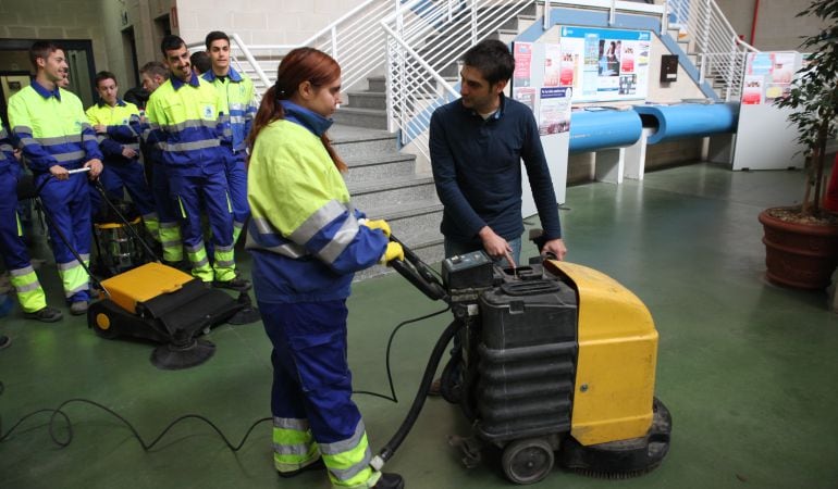 Los jóvenes serán formados previamente en las tareas de limpieza viaria.