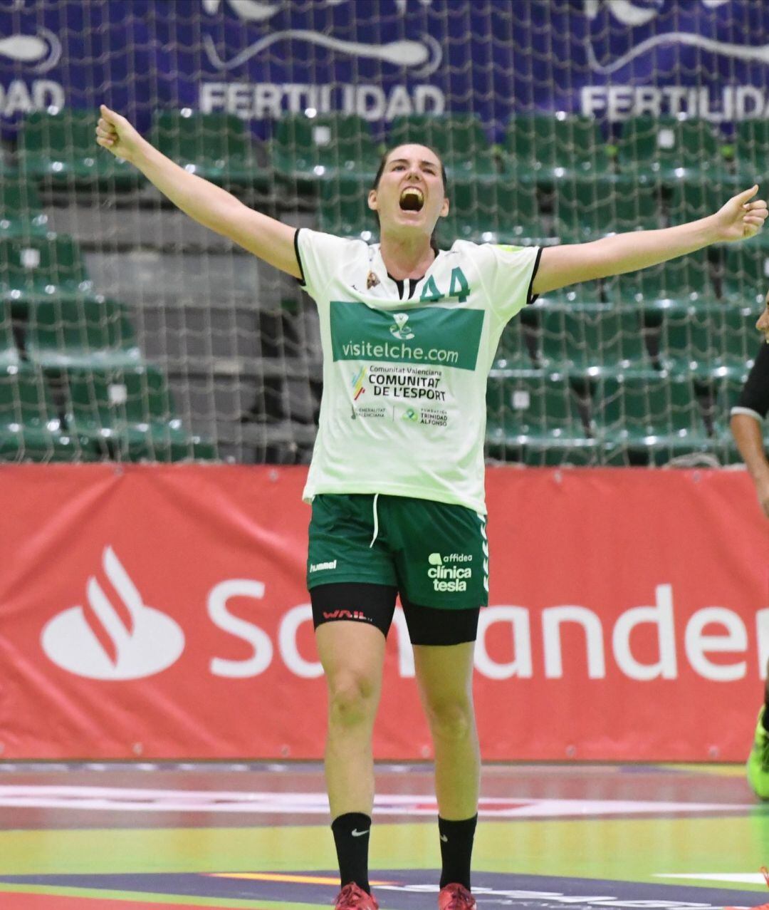 Ana Martínez celebra una victoria de su equipo