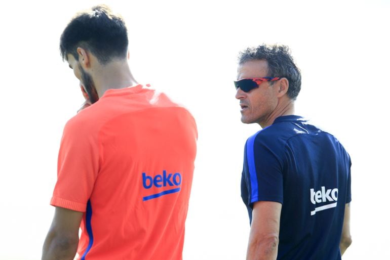 Luis Enrique da instrucciones a André Gomes 