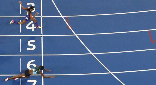 Así se impuso Shaunae Miller a Allyson Felix en la final de los 400 metros.