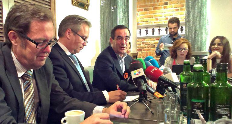 José Bono hace su aparición en la campaña electoral de Antonio Miguel Carmona