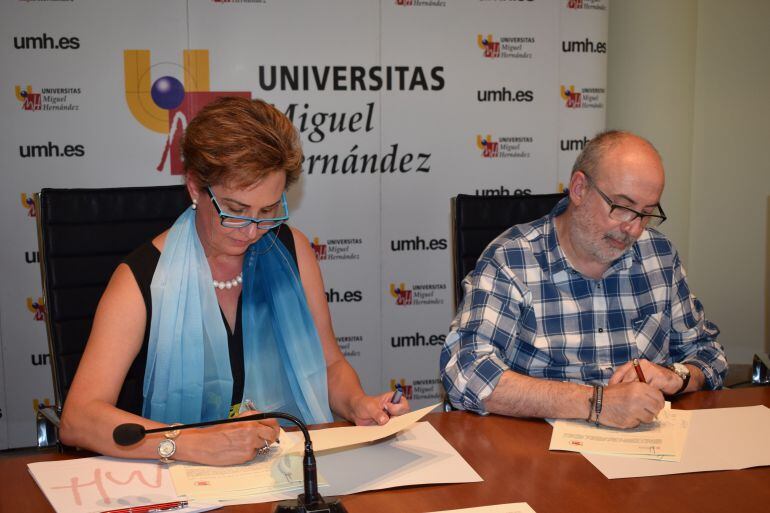 Firma del convenio entre la UMH y la Generalitat