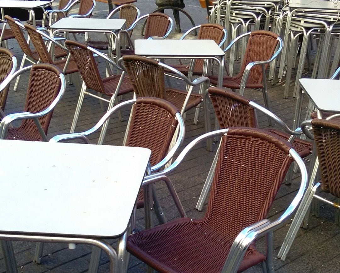 Mesas de una terraza en Getafe. EUROPA PRESS
 