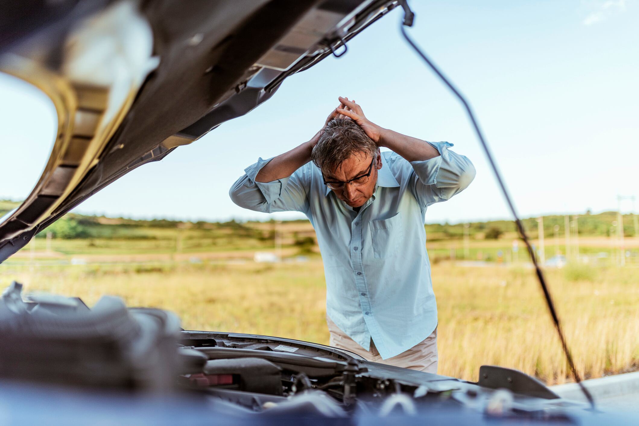 Consejos para evitar que un viaje en coche en plena ola de calor se convierta en un infierno sobre el asfalto.