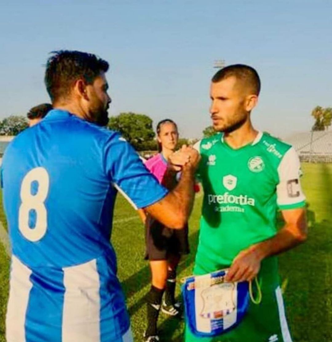 Kevin junto a Álex Colorado antes de un partido amistoso