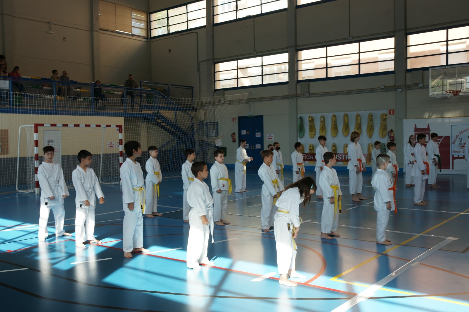 Los alumnos de la Escuela Mcpal de Artes Marciales de Elda celebró su campeonato interior