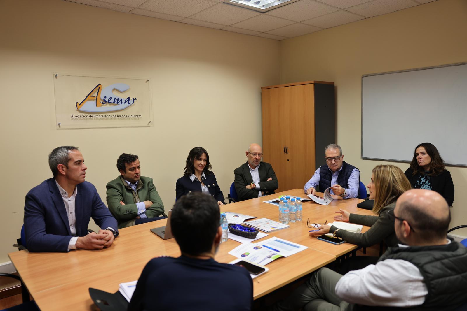 Responsables nacionales, regionales y locales de Vox se reúnen con representantes de FAE Asemar en Aranda