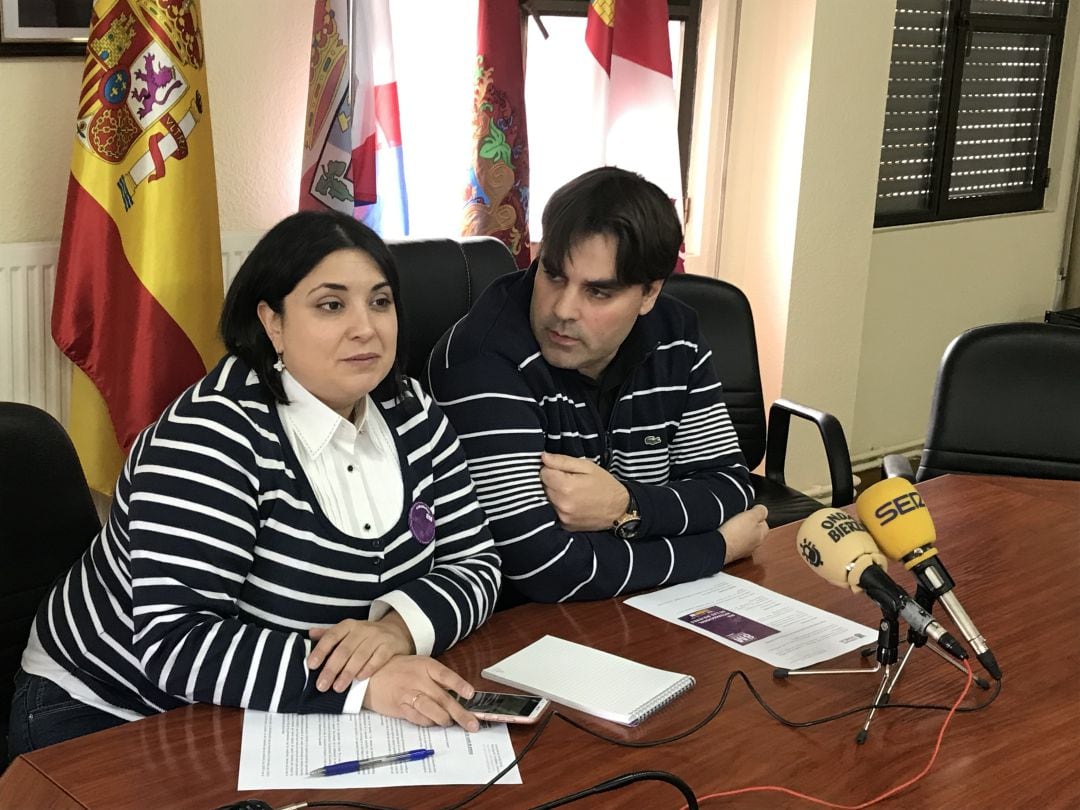 Alcalde de Cacabelos, Sergio Álvarez, y concejala de IU, Susana Vila