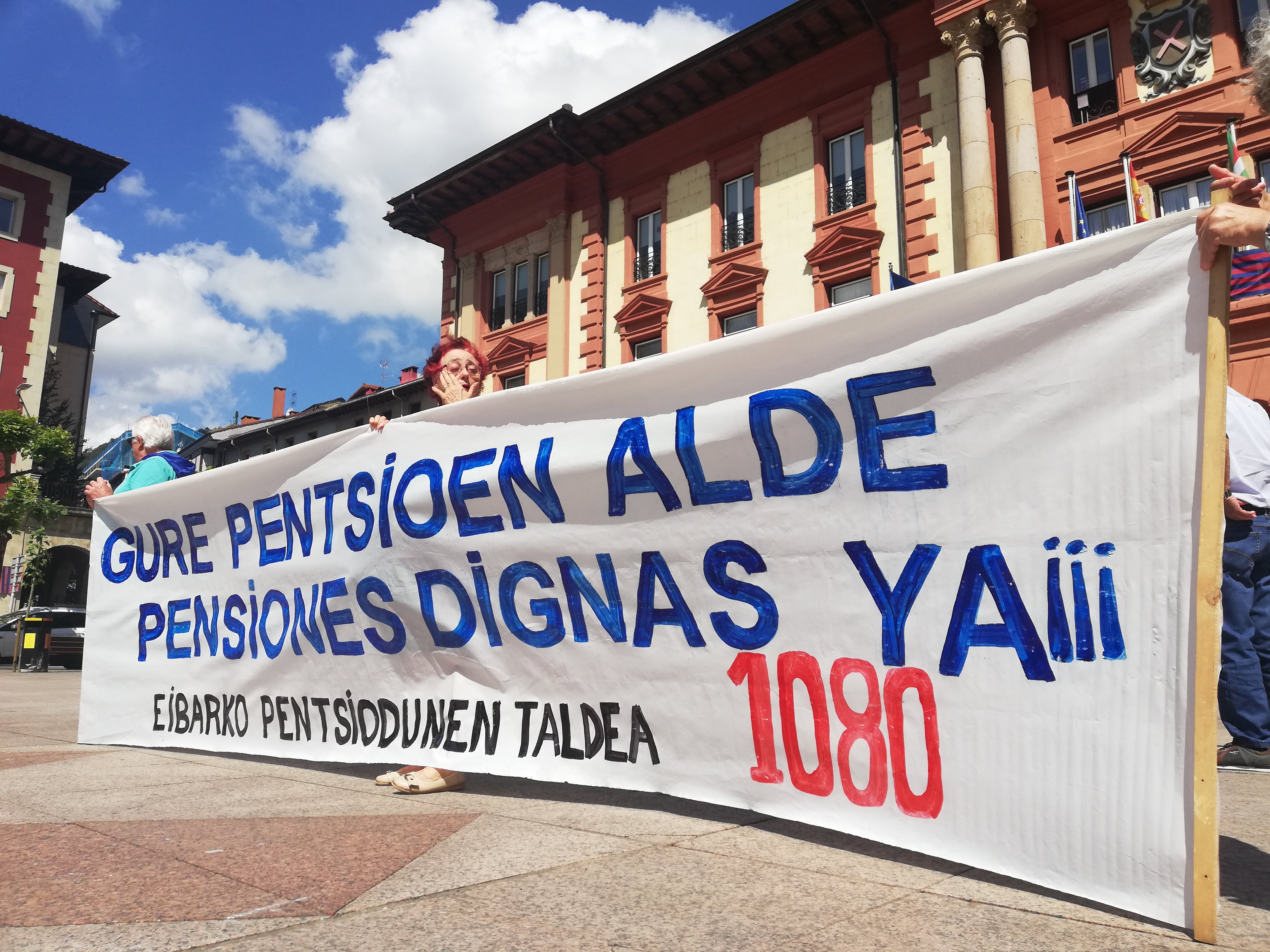 Los pensionistas han reclamado unas pensiones de 1080€, además de actualizar la recogida de firmas y preparar la marcha ciclista