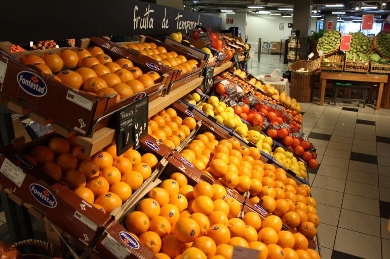 Zona de fruita fresca en un supermercat del país