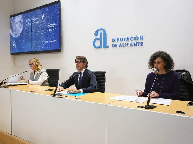 El diputado de Cultura, Juan de Dios Navarro, ha manifestado que “este año los premios vuelven con más ilusión si cabe gracias a la buena acogida mostrada tanto por el público como por el sector cultural”.