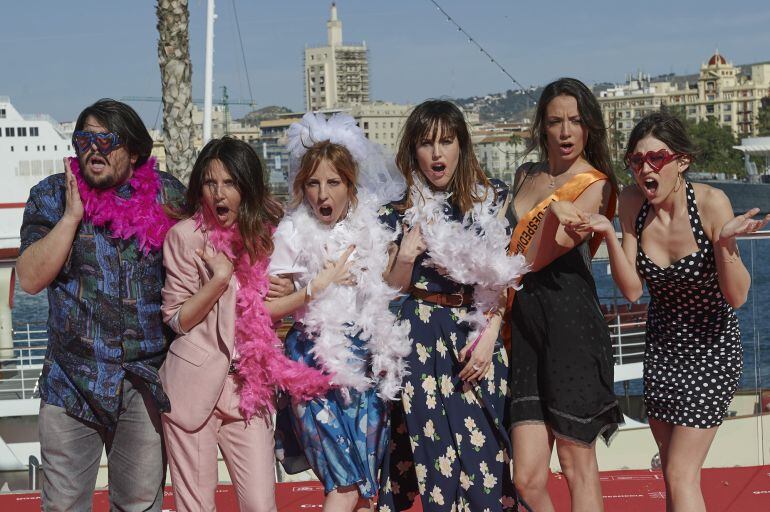 MALAGA, SPAIN - APRIL 19:  (L-R) Spanish actor Brays Efe, director Manuela Moreno, and Spanish actresses Celia de Molina, Natalia de Molina, Maria Hervas and Ursula Corbero attend &quot;Como Sobrevivir a una Despedida&quot; photocall during the 18th Malaga Film Fes