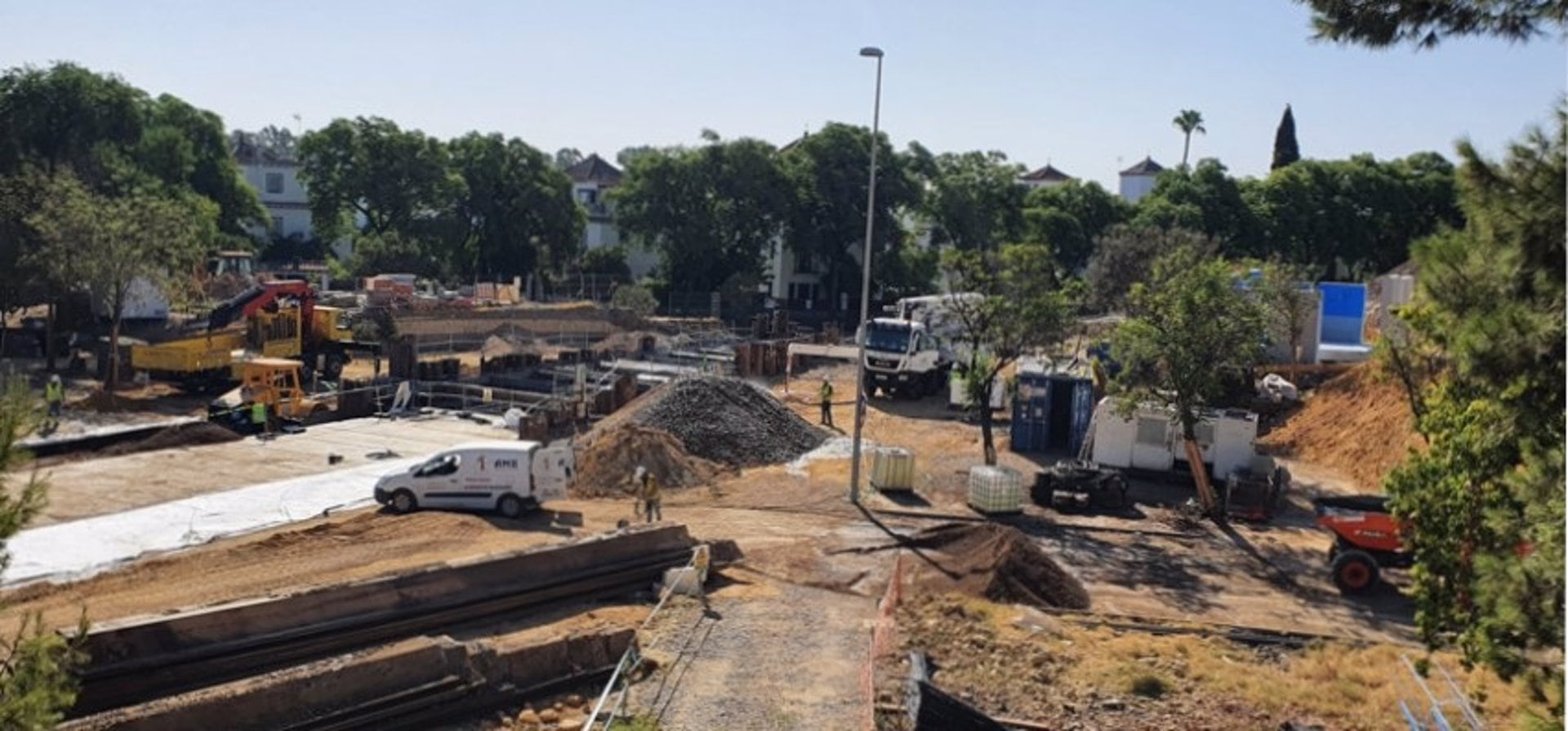 Obras del colector emisario Puerto en el Parque del Guadaíra en Sevilla.