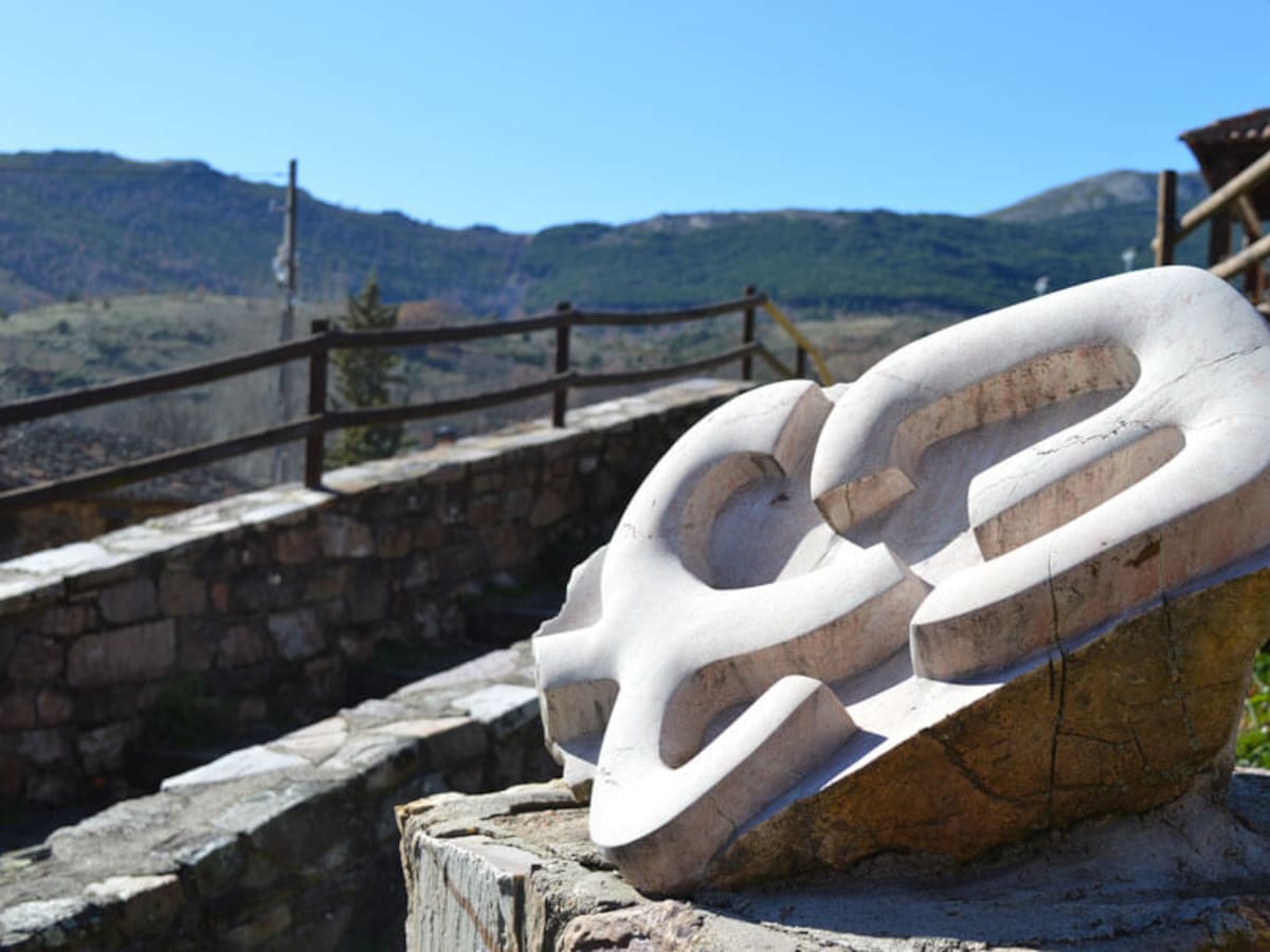 Puebla de la Sierra acoge este sábado la VIII Bienal Internacional de Escultura