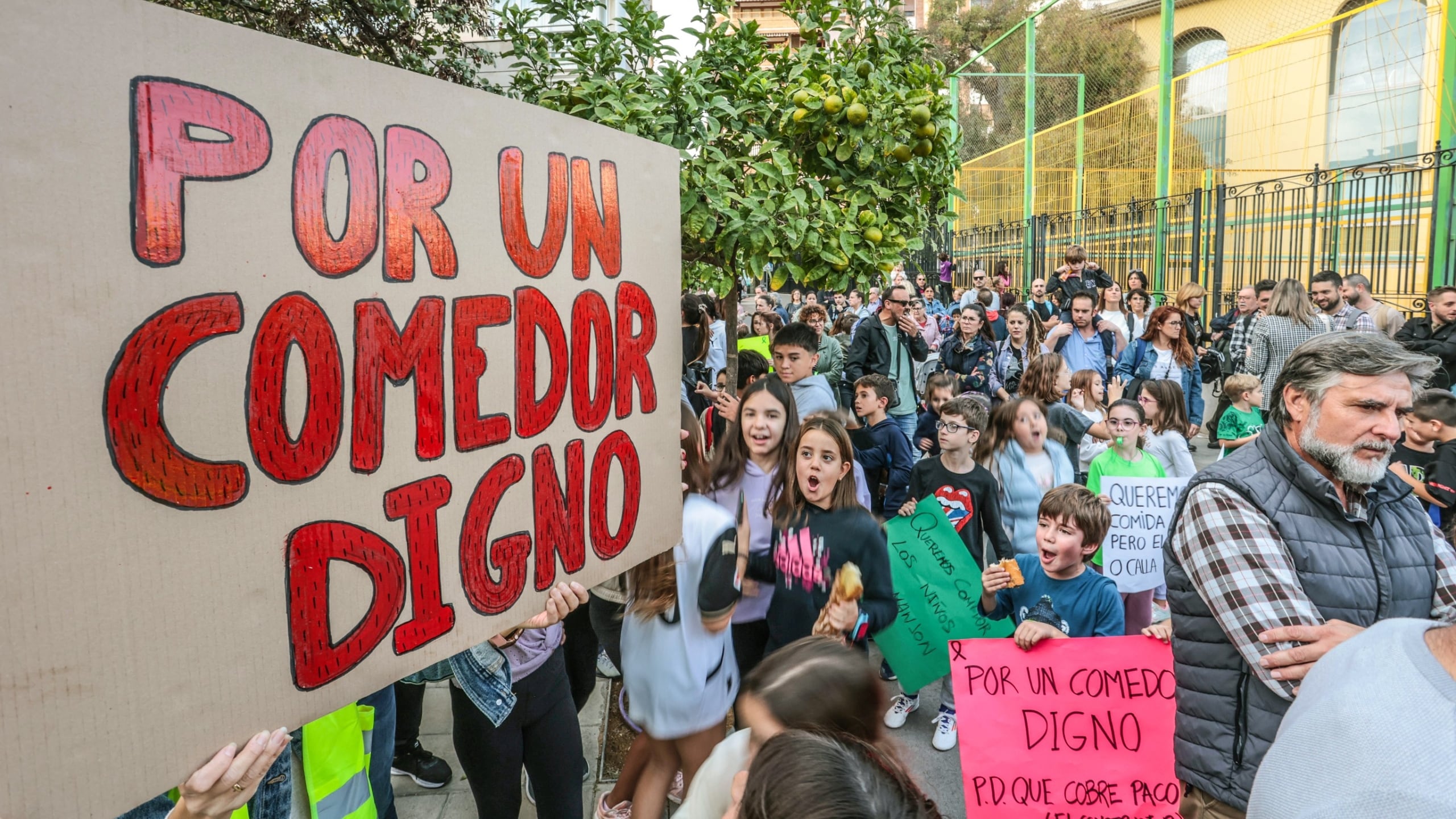 Las familias del Padre Manjón dicen &quot;basta&quot; tras más de un año de espera para la finalización de las obras del comedor