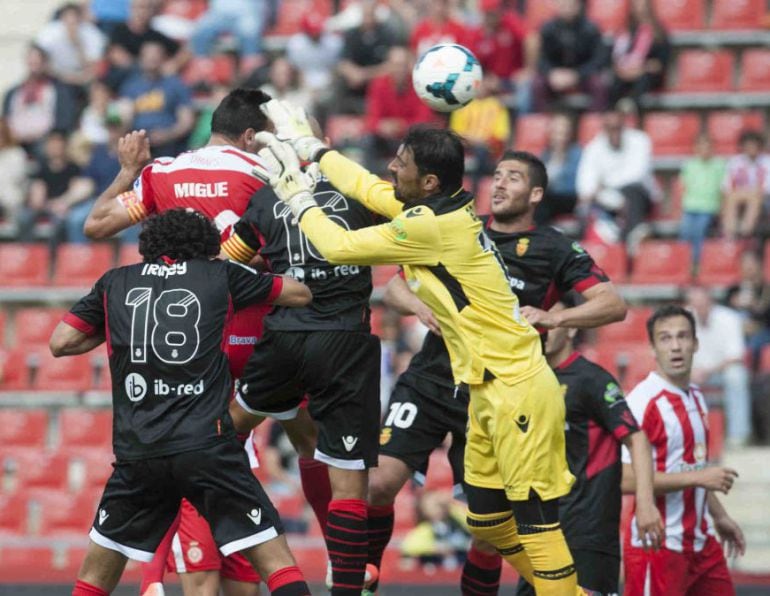 Migue remata de cabeza con el Girona