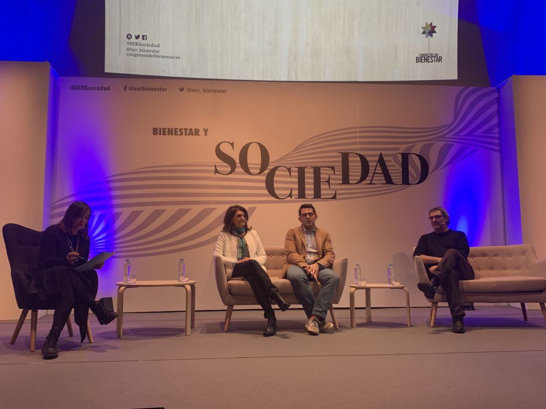 Mesa de diálogo en el último día de los Congresos del Bienestar celebrados en València