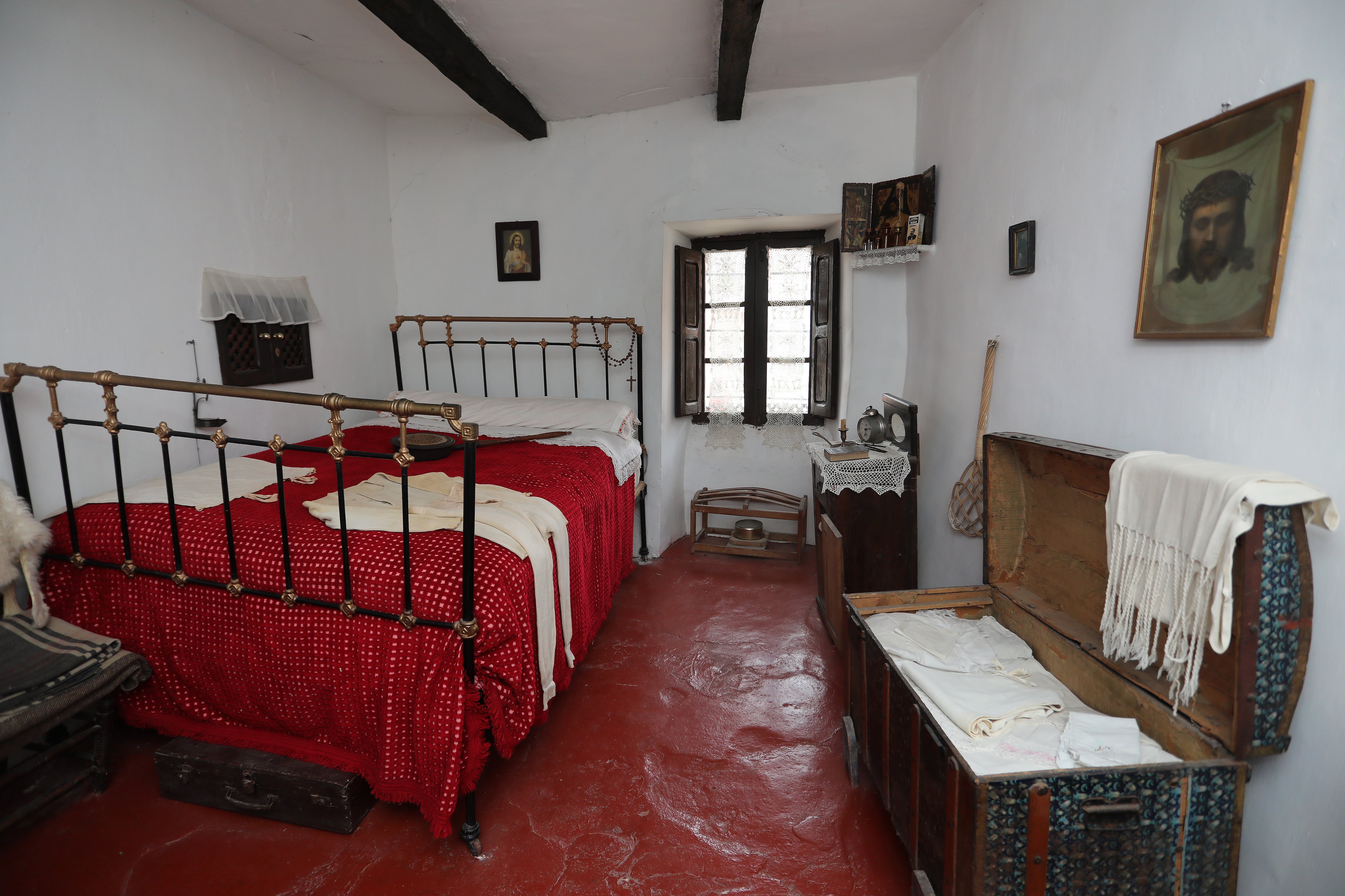 Casa del Abuelo en Cevico de la Torre(Palencia), casa del siglo XIX donde se muestra se muestra el ambiente de una casa de agricultores con sus muebles y objetos de uso diario