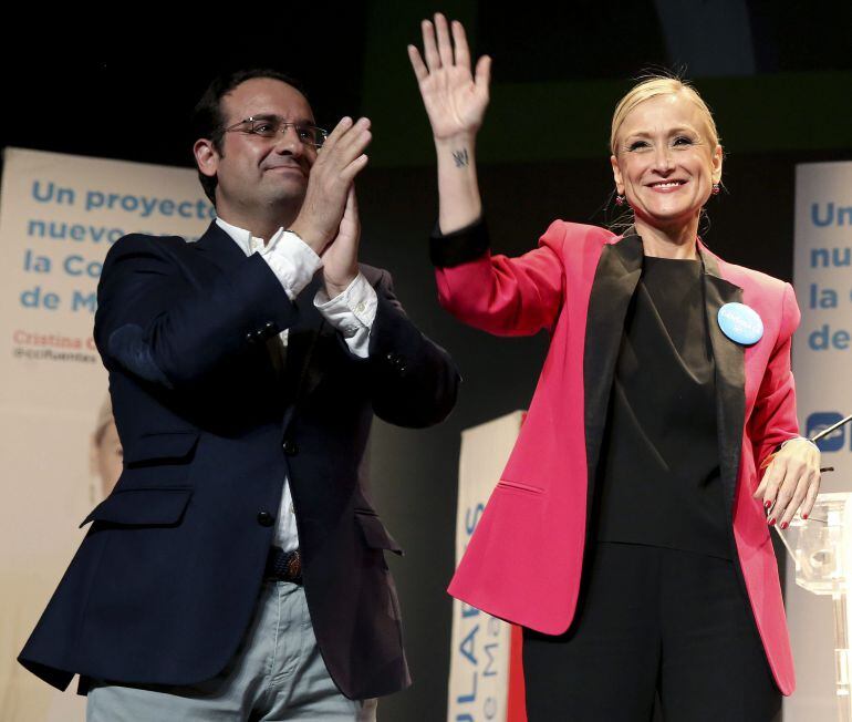 Cristina Cifuentes y Daniel Ortiz, en una imagen de mayo de 2015. 