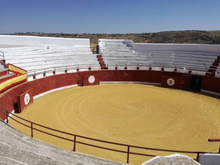 Plaza de toros de Gor, construida sobre los restos del antiguo castillo de los duques de Gor