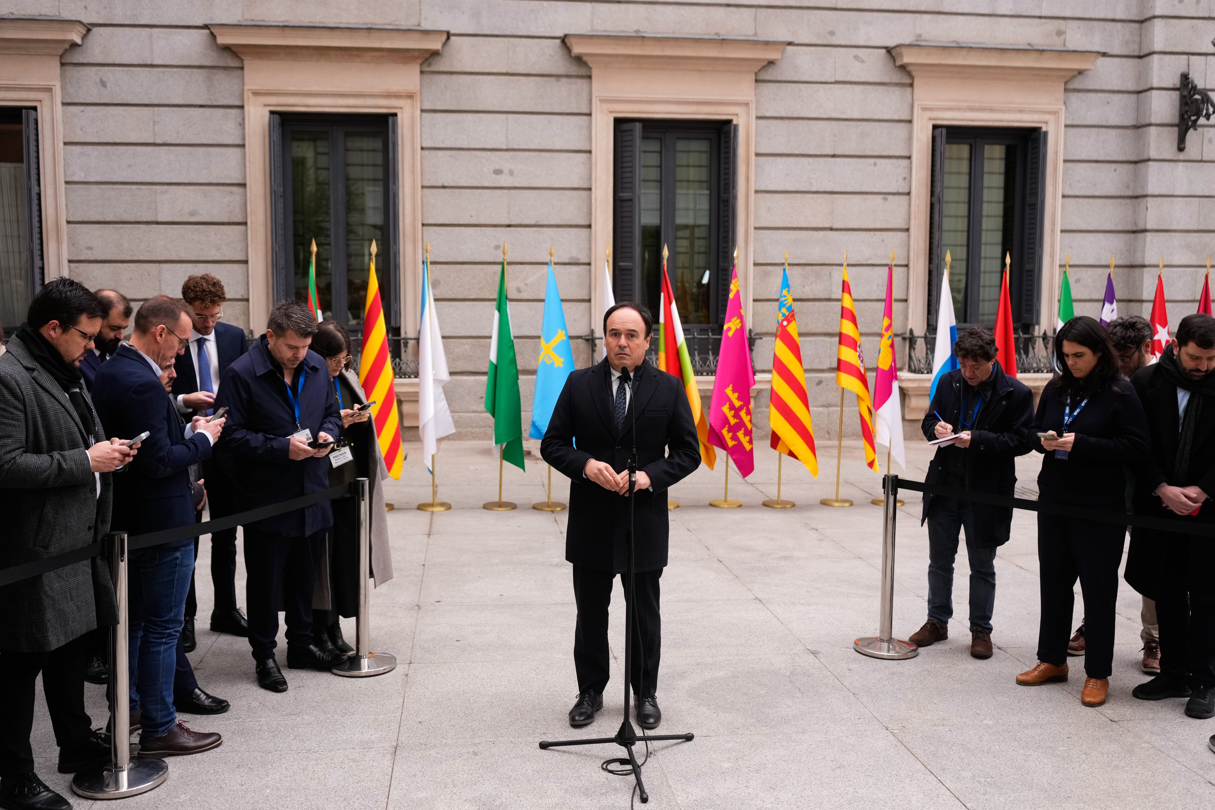 El president de la Comunitat Valenciana, Juanfran Pérez Llorca, hace declaraciones a la prensa en el marco del acto institucional por el Día de la Constitución, este sábado, en Madrid. 