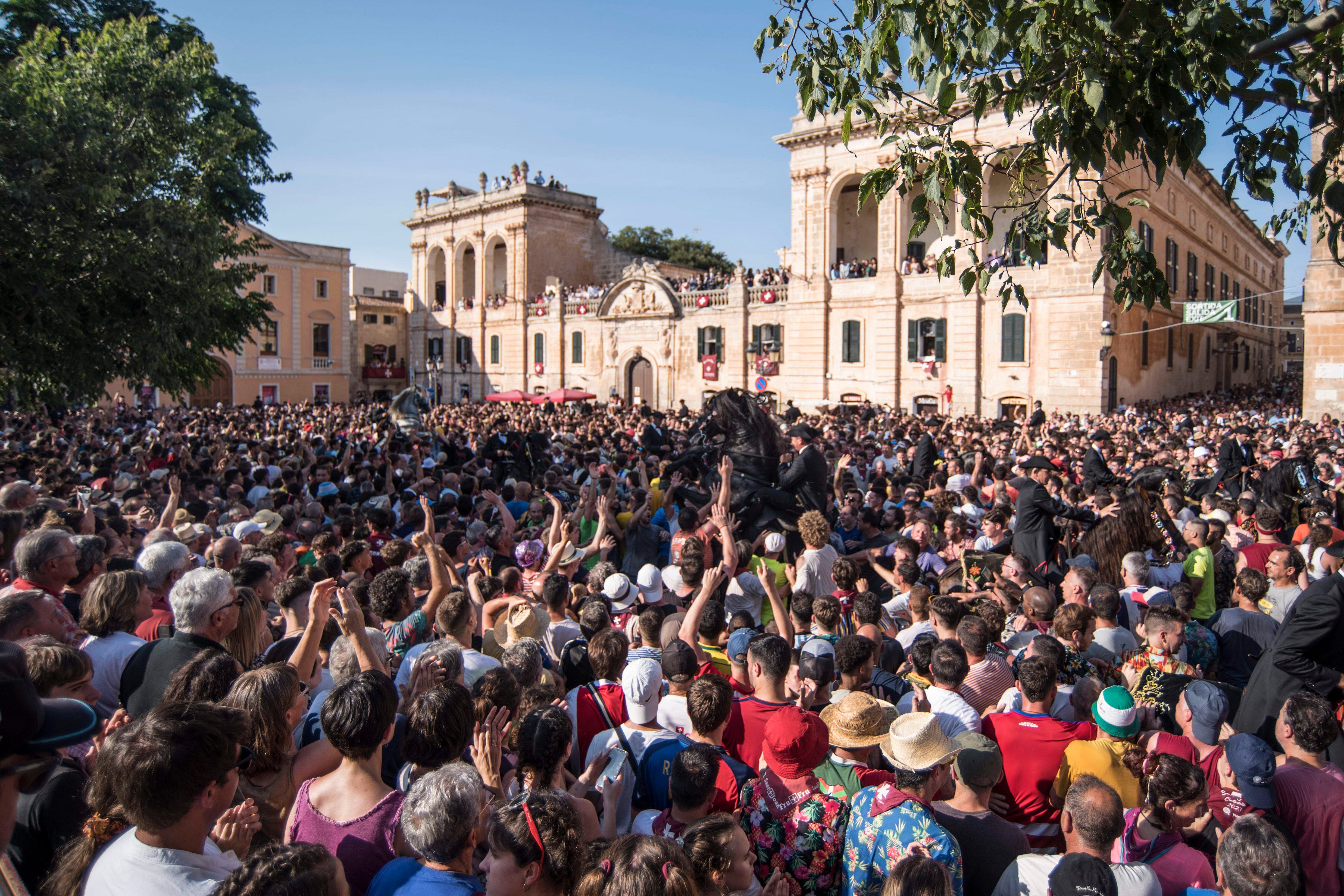 Marc Marquès va intentar accedir a la plaça quan ja s&#039;havia superat l&#039;aforament límit i el filtre policial li ho va impedir desencadenant l&#039;incident que l&#039;ha duit a renunciar al càrrec.