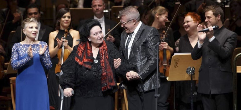 GRA436. MADRID, 09/12/2014.- Fotografía facilitada por el Teatro Real de la soprano Montserrat Caballé (c), durante el homenaje recibido esta noche en el Teatro Real, en Madrid. EFE/Javier del Real ***SOLO USO EDITORIAL***