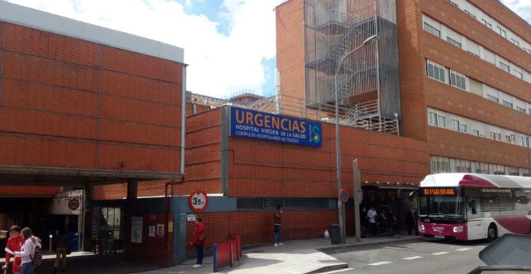 Fachada de Urgencias del Hospital Virgen de la Salud donde Lassad lleva 5 días ingresado en la UCI