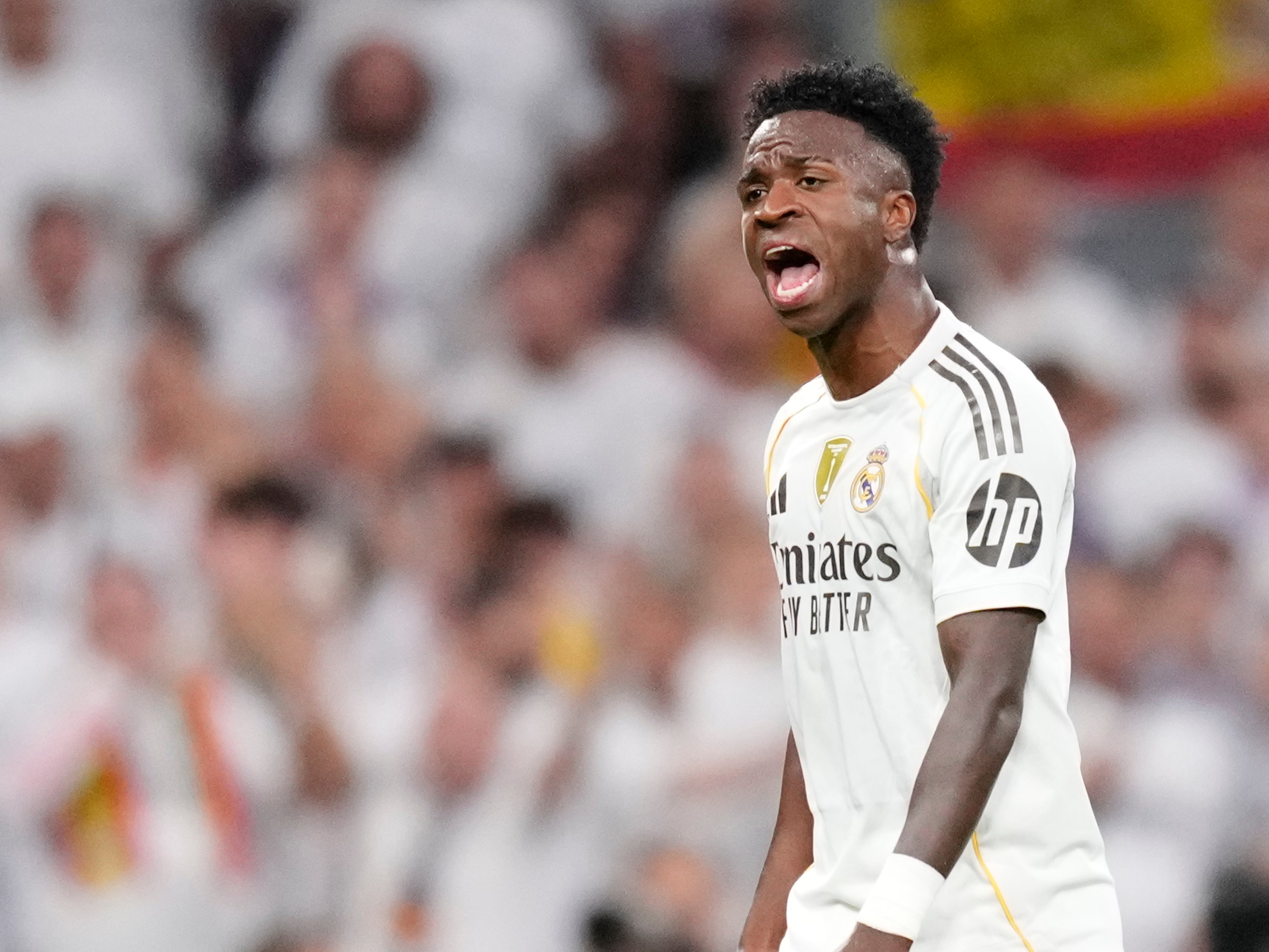 Vinícius protesta durante su cambio en el Real Madrid - FC Barcelona