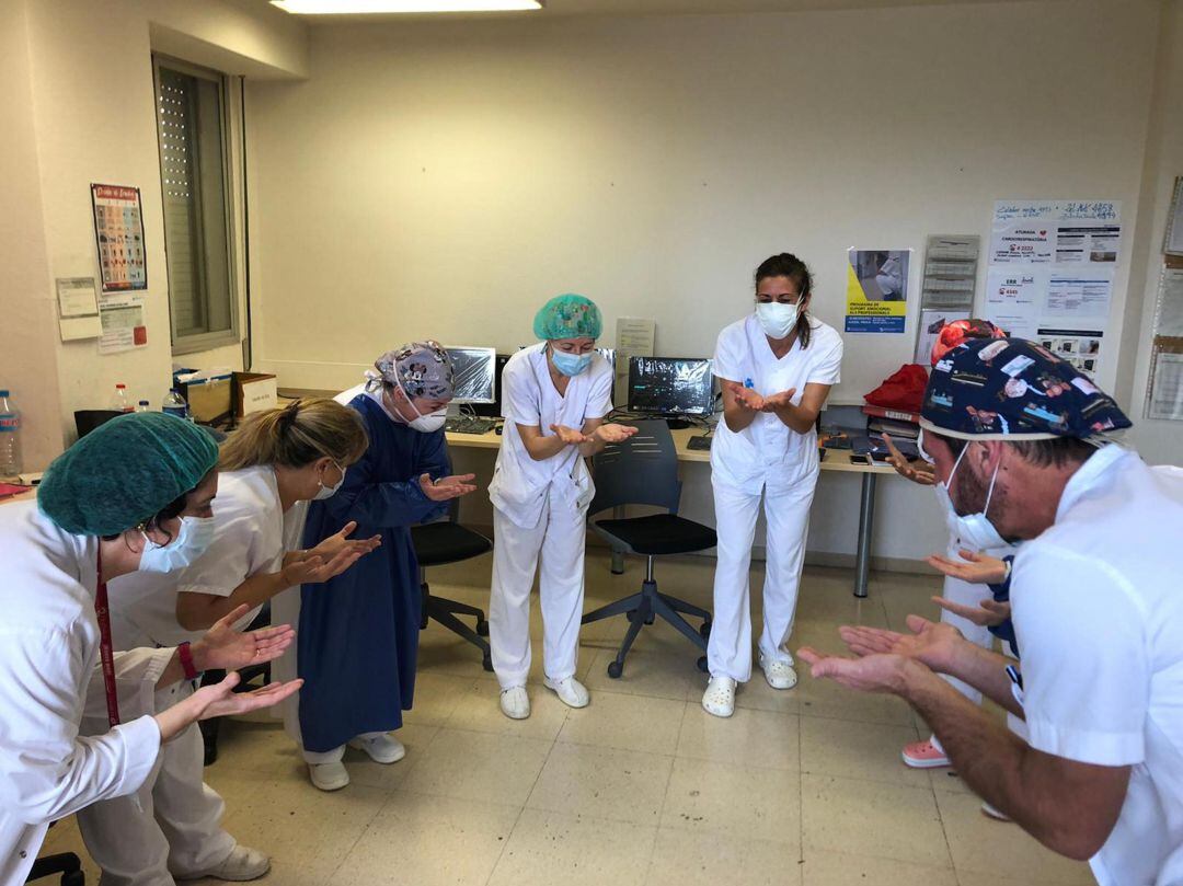 L'equip de suport amb professionals de l'hospital Trueta de Girona