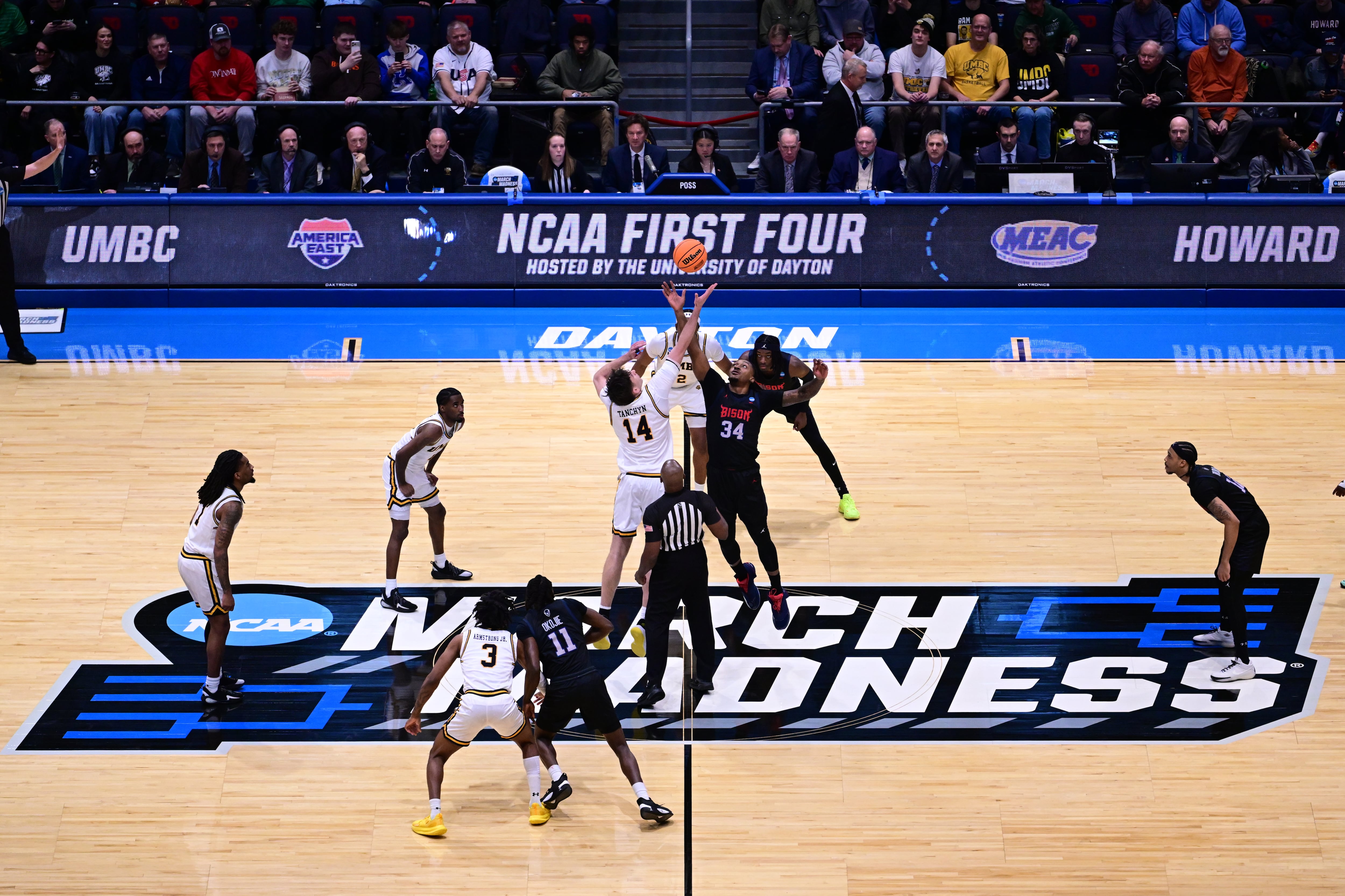 Partido del 'March Madness' entre UMBC Retrievers y Bryce Harris