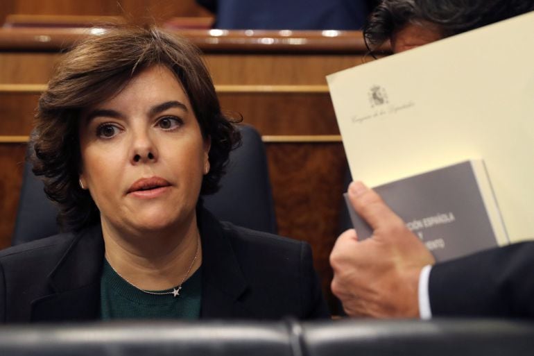 La vicepresidenta del Gobierno, Soraya Sáenz de Santamaría, durante la sesión de control al Ejecutivo celebrada hoy en el Congreso. 